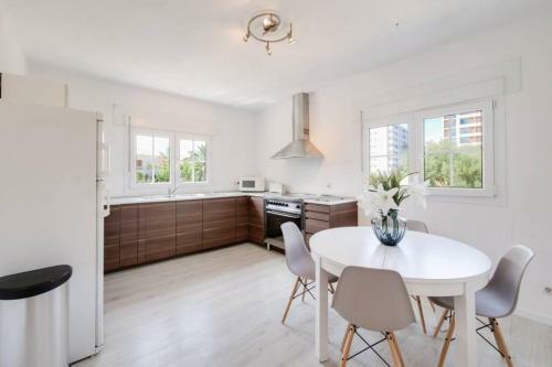 Moderne Villa,strandnah,meerblick,pool,12 Pers.,klima,schnelles Internet