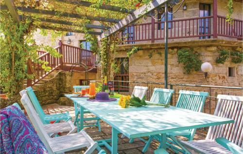 Six-bedroom Holiday Home In Cernedo