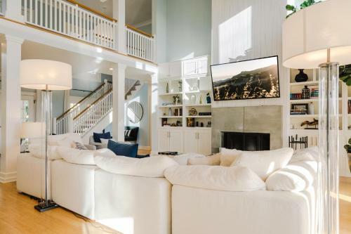 The Above Lakeside Retreat Nashville
