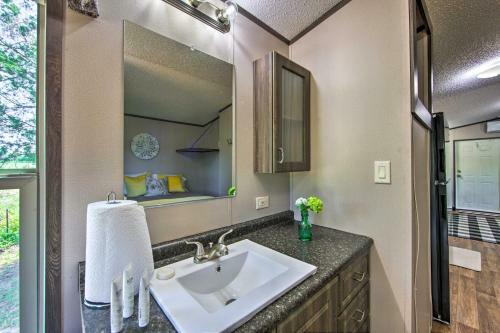 Apartamento Modern Alba Tiny Home Near Lake Fork Boating!