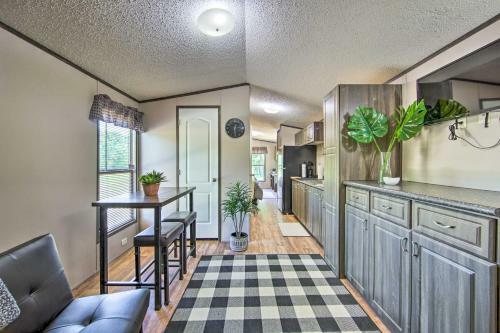 Apartamento Modern Alba Tiny Home Near Lake Fork Boating!
