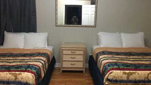 Midtown Newly Remodeled 6 Bedroom