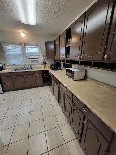 Midtown Newly Remodeled 6 Bedroom