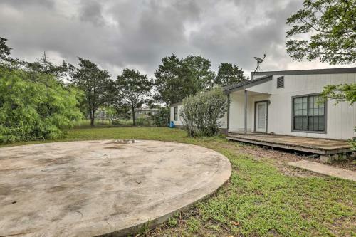 Cozy Camp Swift Home Less Than 3 Mi To Lake Bastrop!