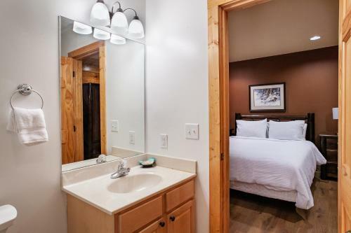 Big Bear Cabin Hot Tub Community Amenities