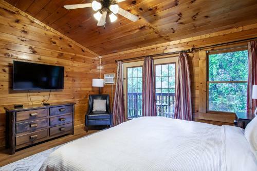 Big Bear Cabin Hot Tub Community Amenities