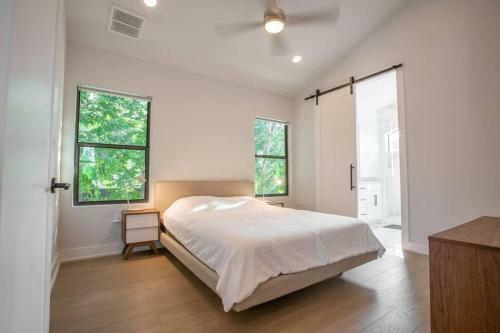 Chic Central Austin 2b House W/ Tesla Charger