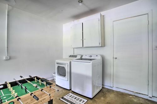 Spacious Brenham Home With Game Room And Fire Pit