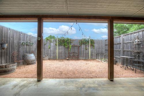 Cozi Cottage With Hot Tub! - 2 Min To Wineries!
