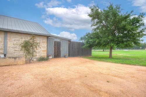 Cozi Cottage With Hot Tub! - 2 Min To Wineries!
