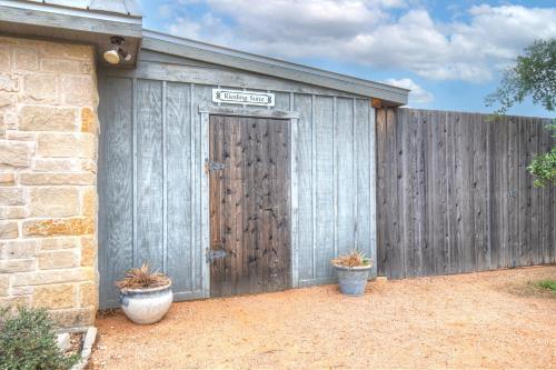 Cozi Cottage With Hot Tub! - 2 Min To Wineries!