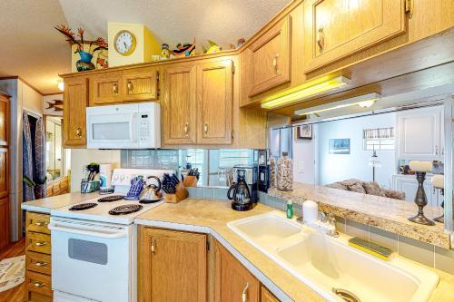 Long Island Village 512 W Clam Cir