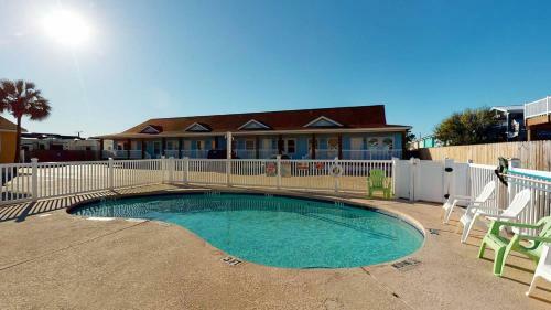 Cdr109 Salt Therapy 3 Bedroom 3 Bath Newly Remodeled, Beach Home With Shared Pool