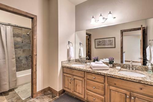 Pet-friendly Adventure Hub, 17 Mi To Slopes!
