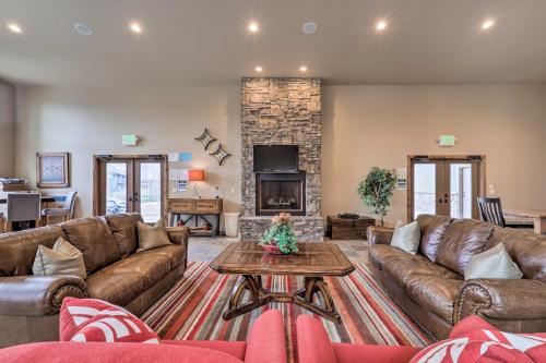 Pet-friendly Adventure Hub, 17 Mi To Slopes!