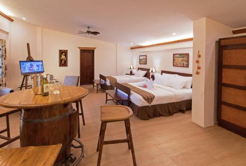 Hotel Oasis Beach And Dive Resort
