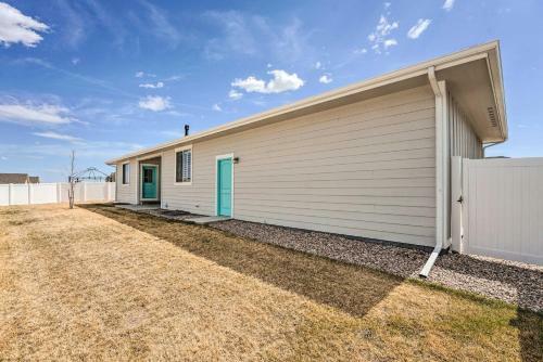 Lovely Cheyenne Home With Fireplace And Grill!