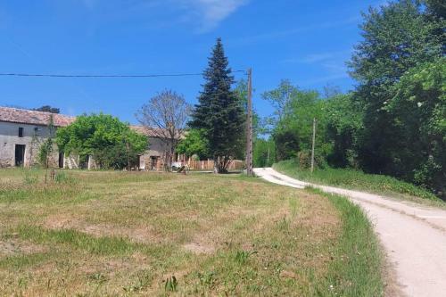 Charmant Gite Ind�pendant, Entour� De Nature.