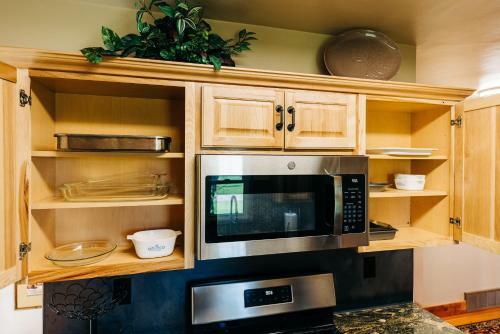Maverick Log Home Deluxe Retreat