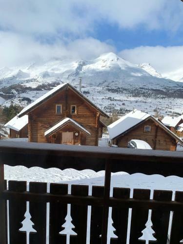 Chalet De 3 Chambres Avec Piscine Partagee Sauna Et Terrasse A Le Devoluy
