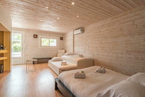 Jolie Maison Avec Piscine Int�rieure Et Sauna