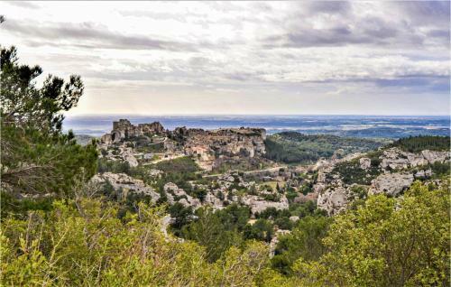 Amazing Home In Tarascon With 3 Bedrooms