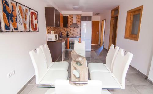 Anju Villas Los Delfines Bravo's Apartments