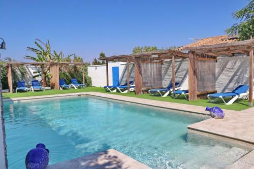 Bungalow La Roa Con Piscina Comunitaria Y Privada