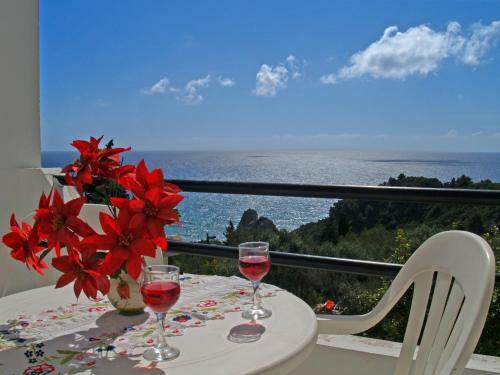 Escape Studio Apartments With Swimming Pool On Pelekas Beach