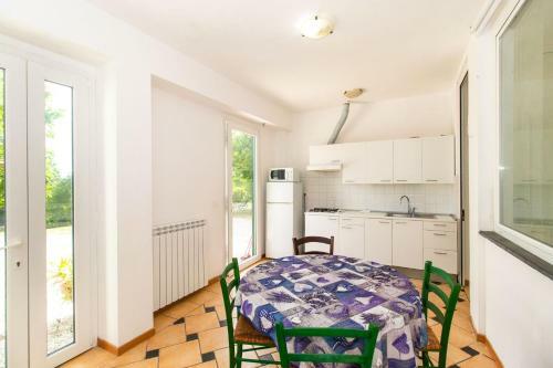 Chiavari Cozy Apartments In Villa With Shared Garden & Parking