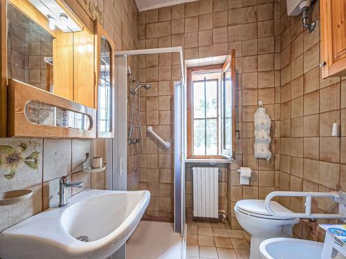 Heritage Holiday Home In Palmisano With Barbeque