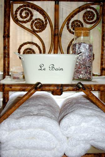 Bed & Breakfast At Eleven - La Petite Maison