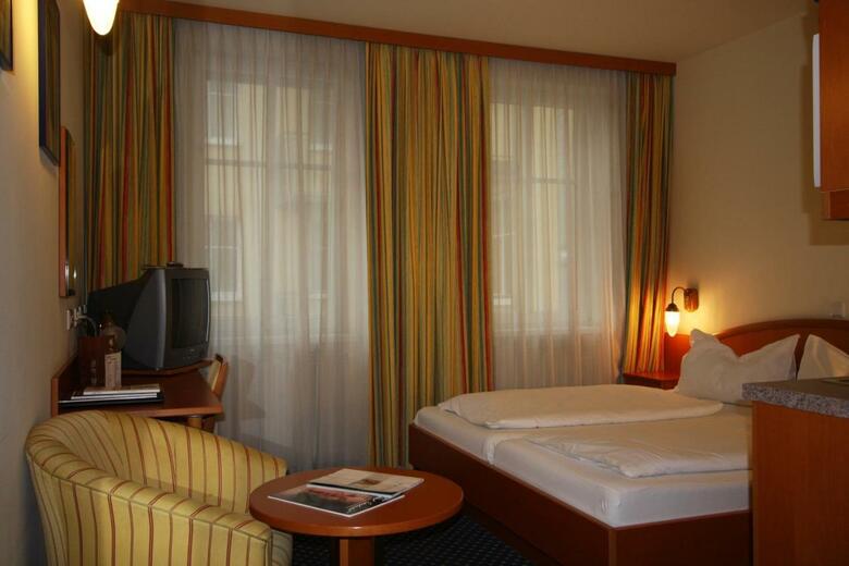 Suite Hotel 900 M Zur Oper