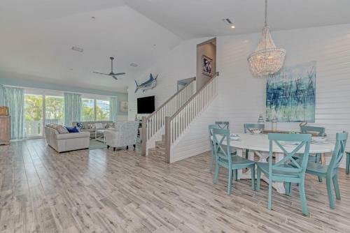 4 Bed 4 Bath, Bonus Bunk Room Heated Pool Water Slide Spa Wifi