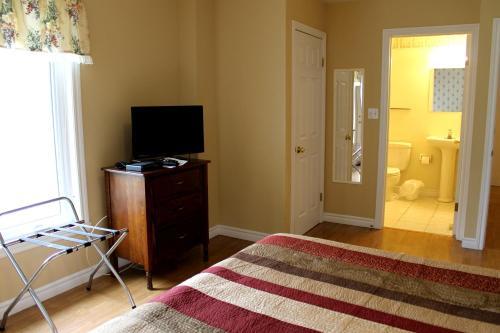 Mackenzie House Tourist Home B&B