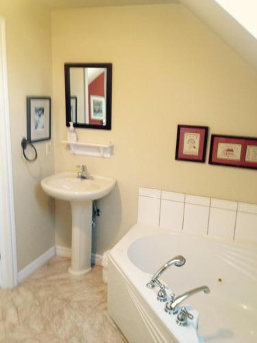 Mackenzie House Tourist Home B&B