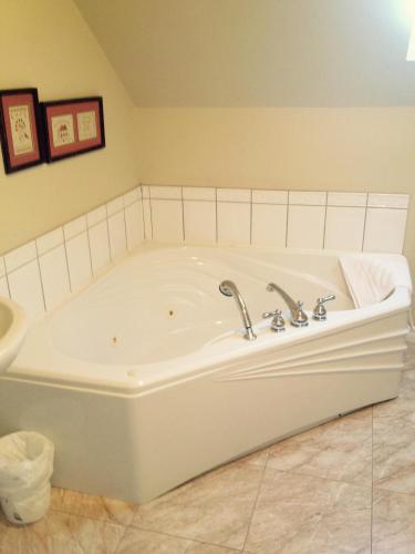Mackenzie House Tourist Home B&B