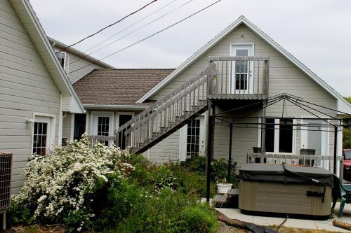 Mackenzie House Tourist Home B&B