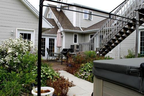 Mackenzie House Tourist Home B&B