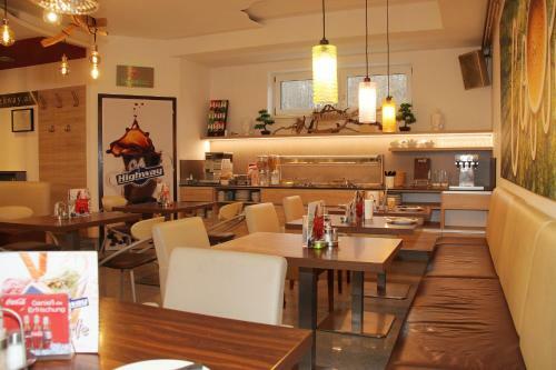 Bed & Breakfast Cafe-bar-hotel Highway