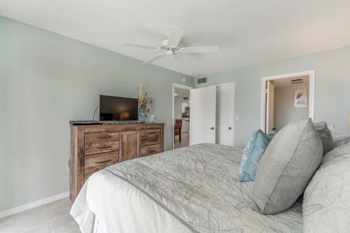 406 Madeira Norte Condo