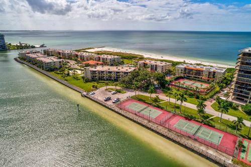 Land's End 303 Building 8 Beautiful Condo With Panoramic Views