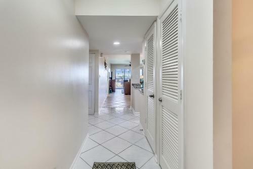 Land's End 404 Building 3 Top Floor With Stunning Water View