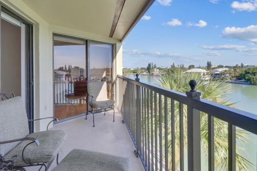 Land's End 404 Building 3 Top Floor With Stunning Water View