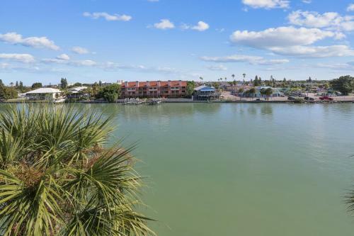 Land's End 404 Building 3 Top Floor With Stunning Water View