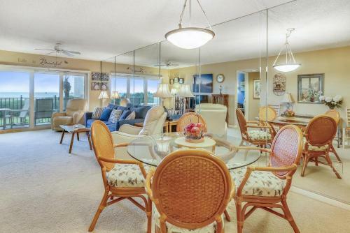 Land's End 204 Building 7- Beachfront Condo Beautiful Gulf Views