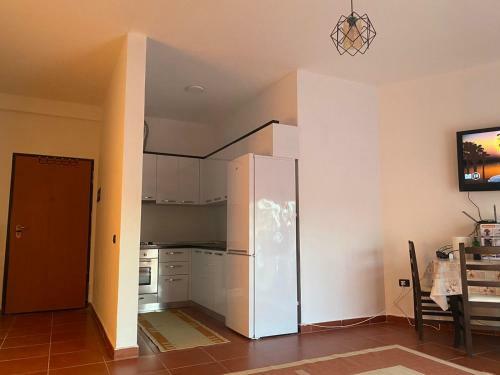 Spacious One Bedroom Apartment , Beachfront , Seaview.