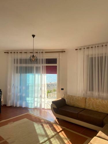 Spacious One Bedroom Apartment , Beachfront , Seaview.
