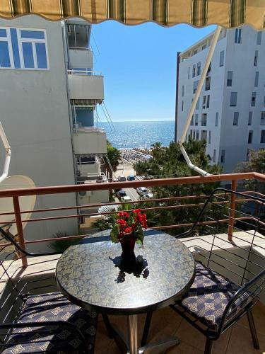 Apartamento Ideally Seascape Flat, With Beach View From Balcon