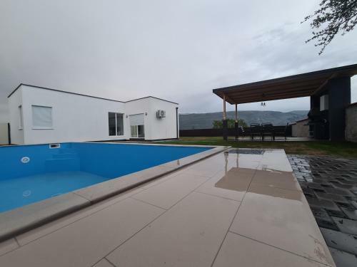Holidayhousearies